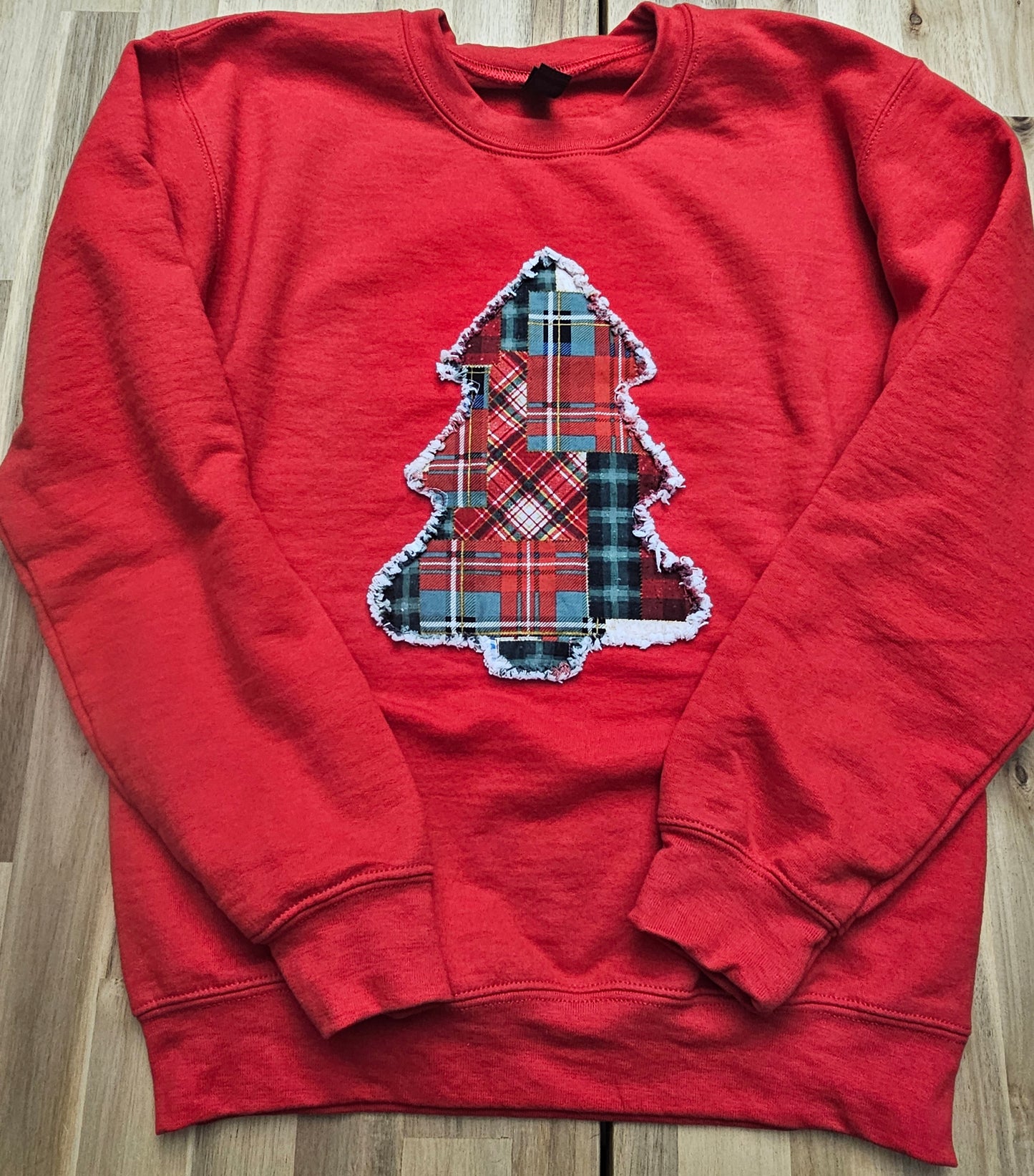 Plaid Christmas Tree Appliqué Sweatshirt – Cozy Holiday Patchwork Design
