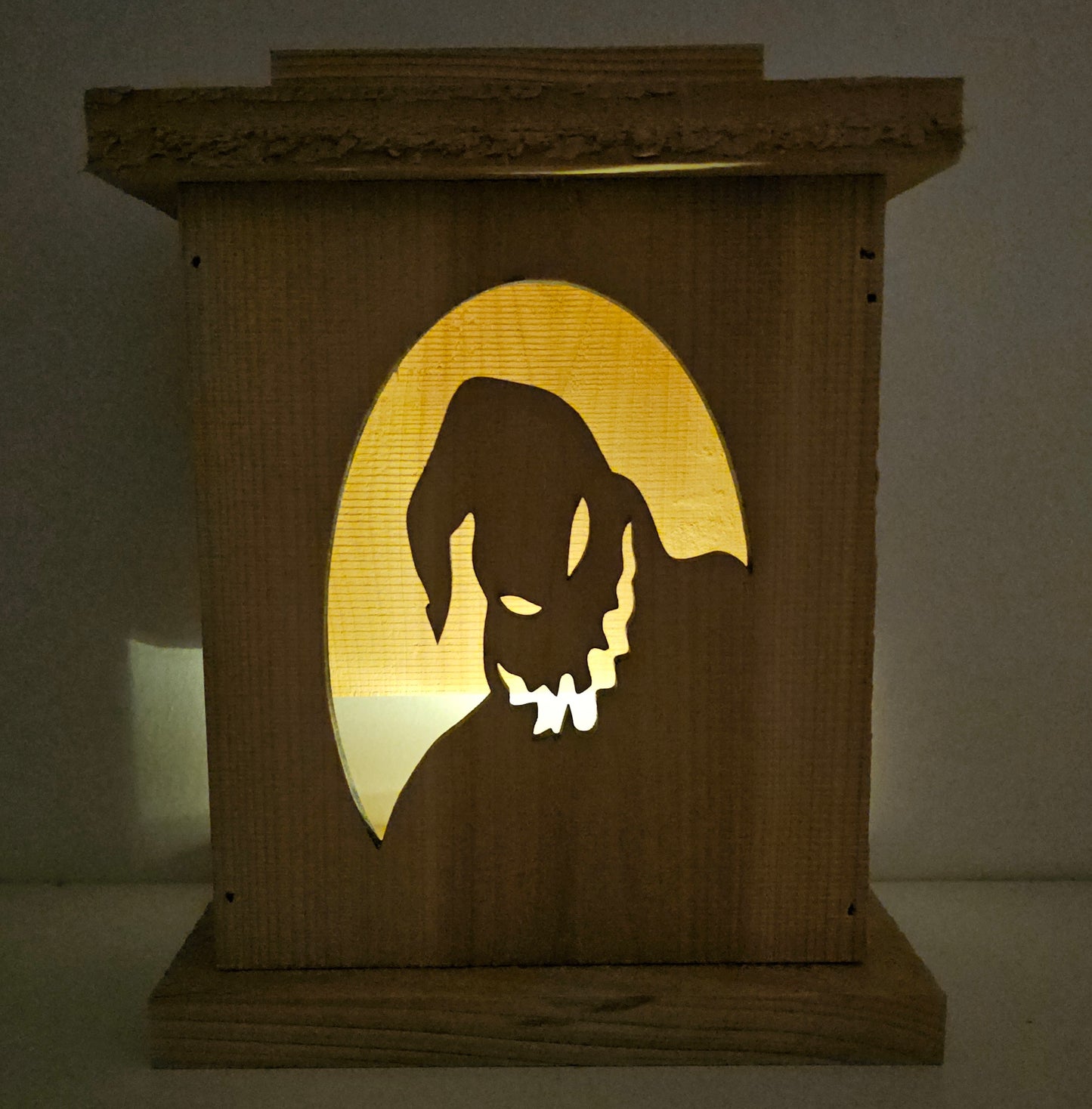 💀 Rustic Wooden Lantern 🕯️