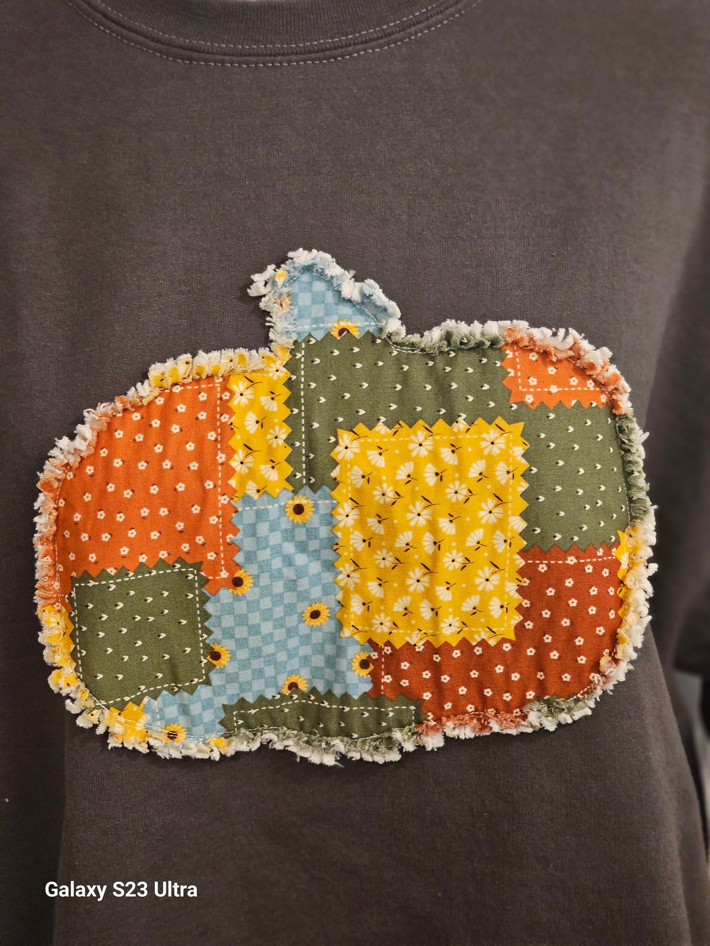 Patchwork Pumpkin Sweatshirt – Cozy Fall Style